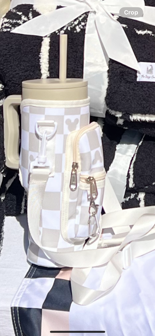 Neutral water bottle bag.